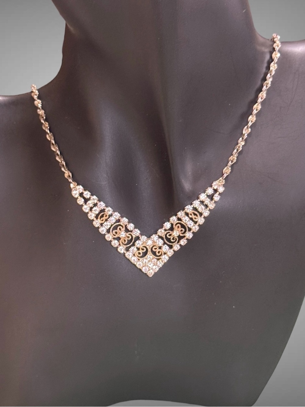 VINTAGE WLIND TWO TONE SILVER PLATED AND RHINESTONES NECKLACE
